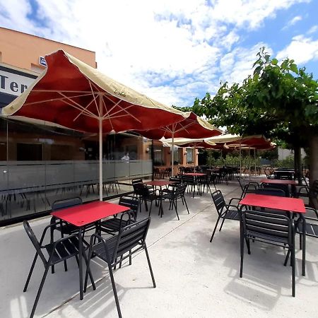 Hostal Mas Ferrer Cornellá de Terri Екстериор снимка
