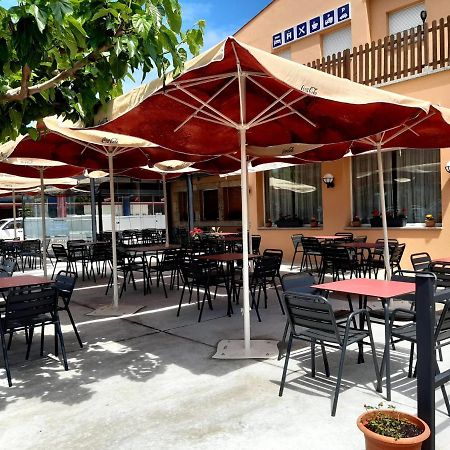 Hostal Mas Ferrer Cornellá de Terri Екстериор снимка