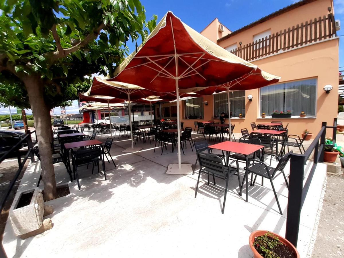 Hostal Mas Ferrer Cornellá de Terri Екстериор снимка
