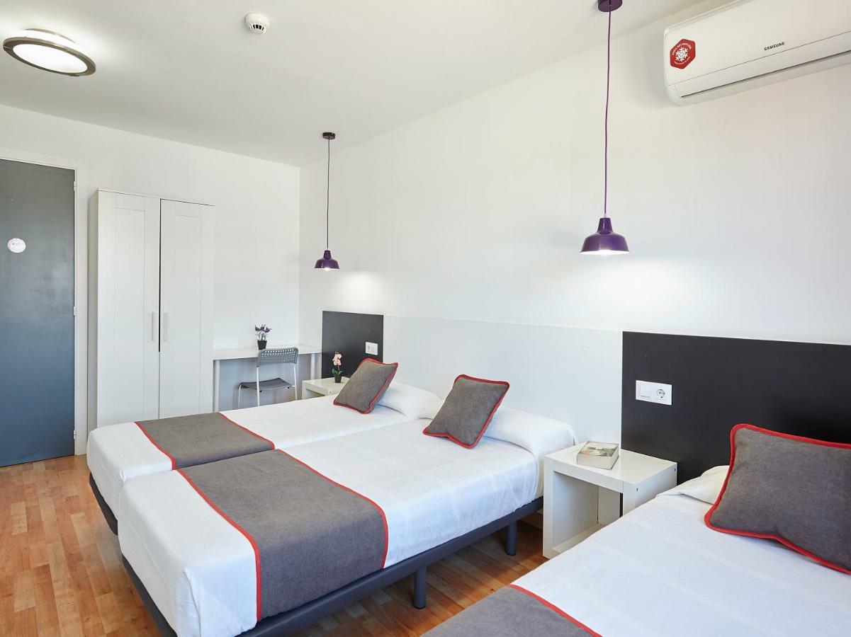 Hostal Mas Ferrer Cornellá de Terri Екстериор снимка