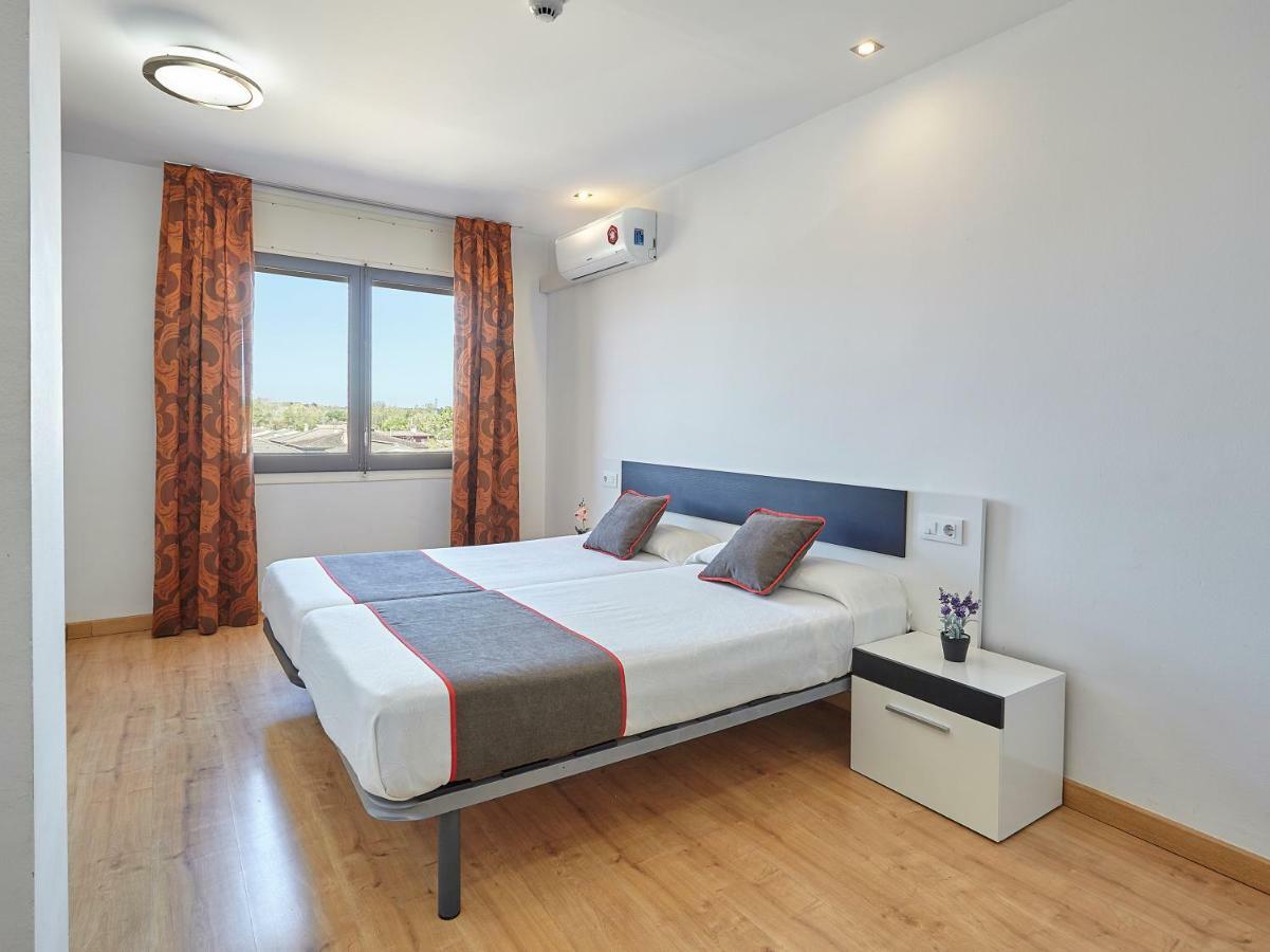 Hostal Mas Ferrer Cornellá de Terri Екстериор снимка