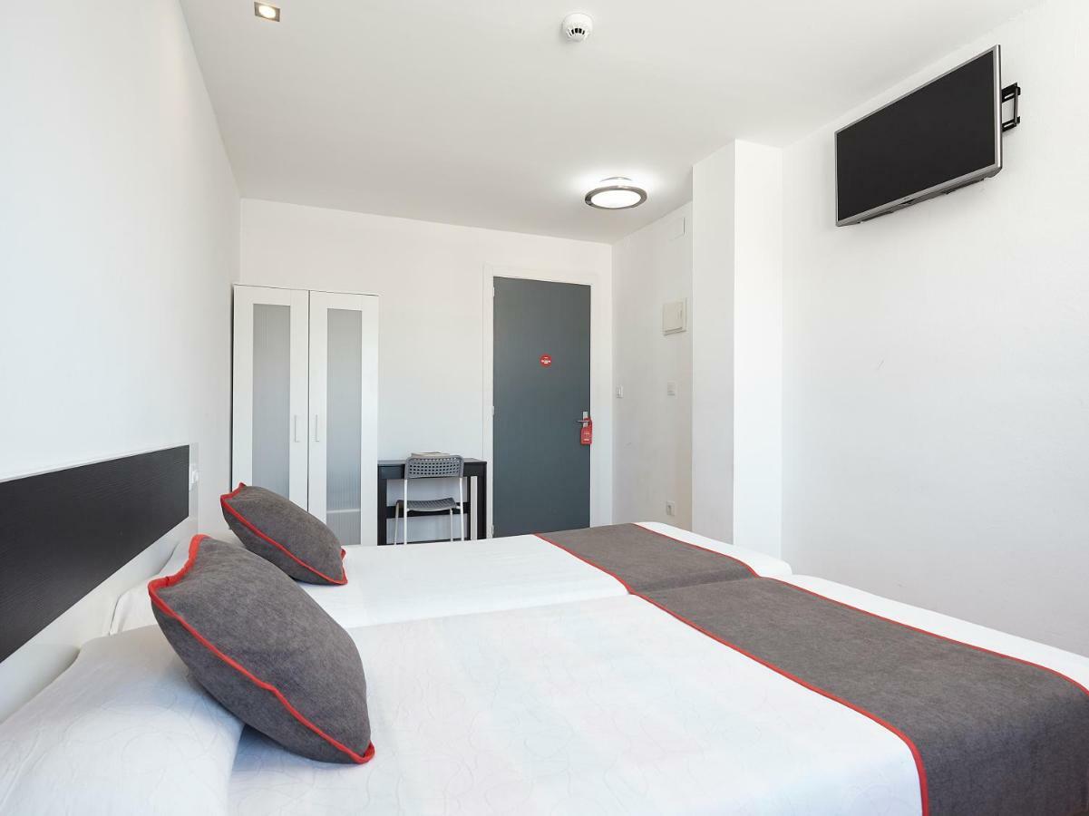 Hostal Mas Ferrer Cornellá de Terri Екстериор снимка
