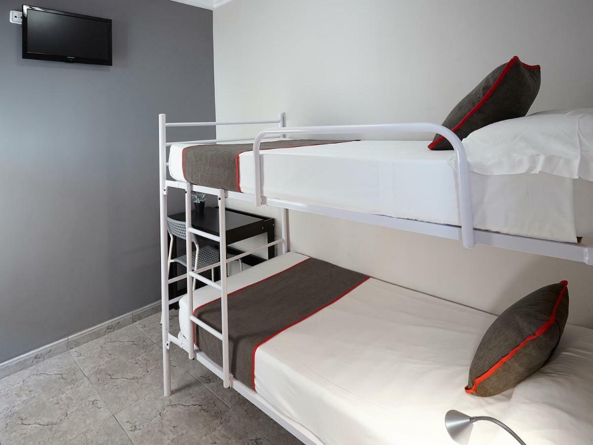 Hostal Mas Ferrer Cornellá de Terri Екстериор снимка