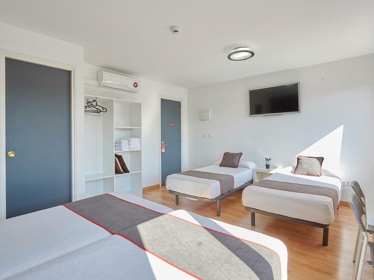 Hostal Mas Ferrer Cornellá de Terri Екстериор снимка
