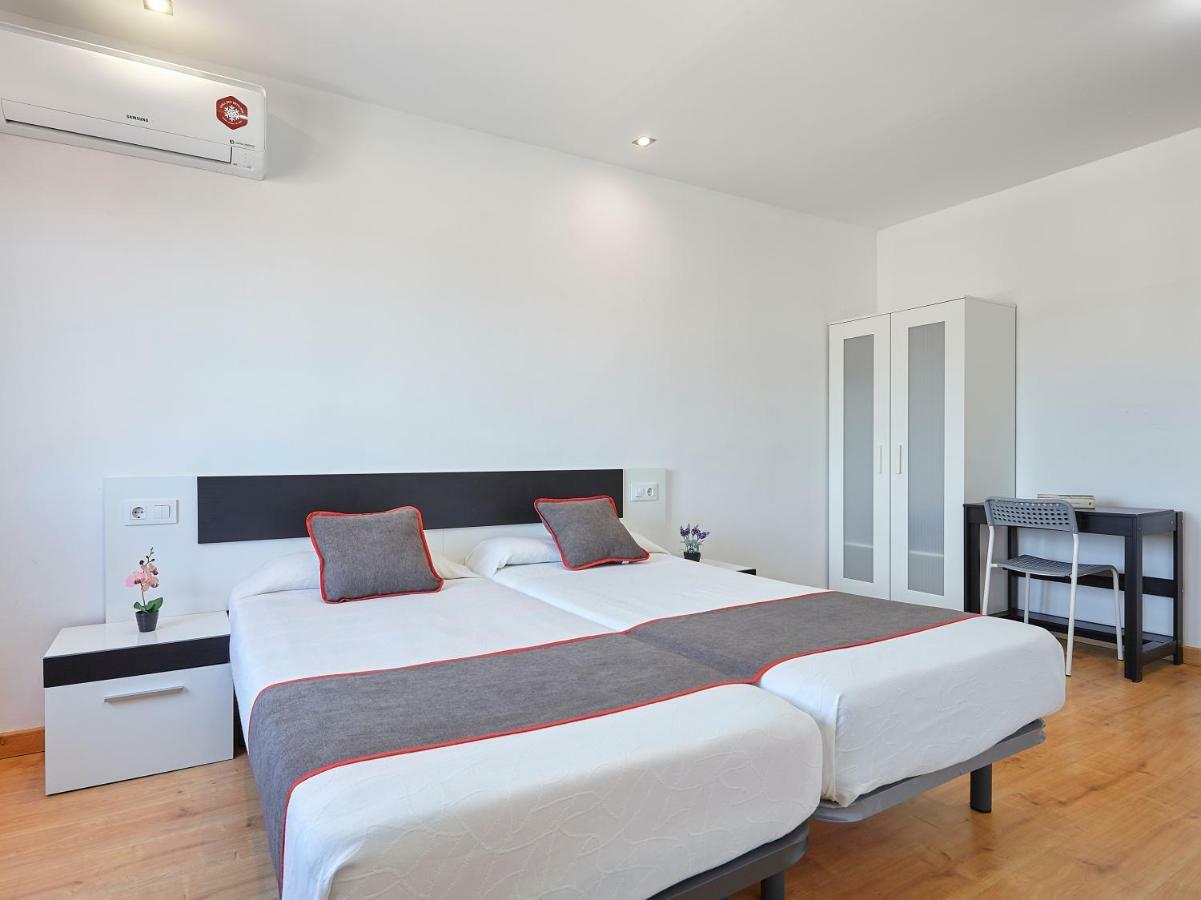 Hostal Mas Ferrer Cornellá de Terri Екстериор снимка