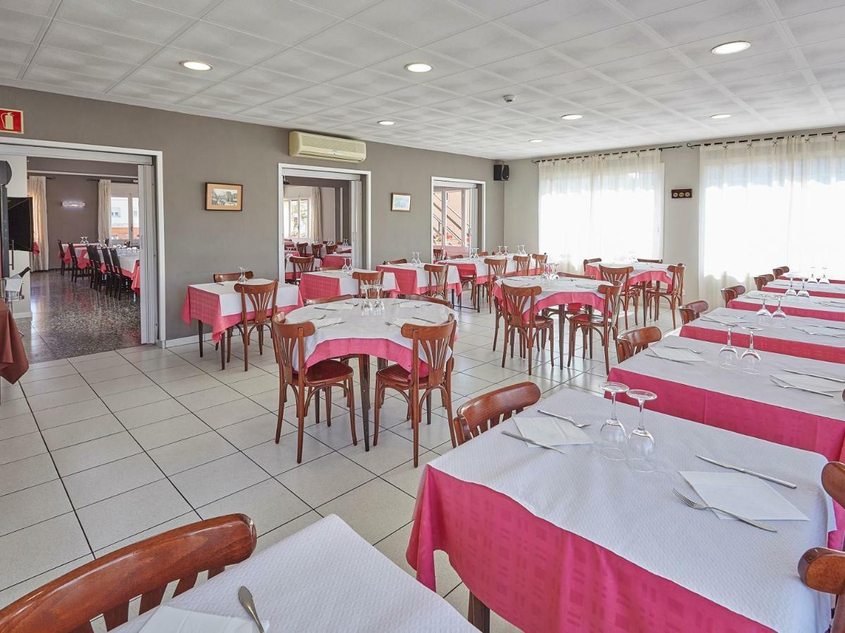 Hostal Mas Ferrer Cornellá de Terri Екстериор снимка