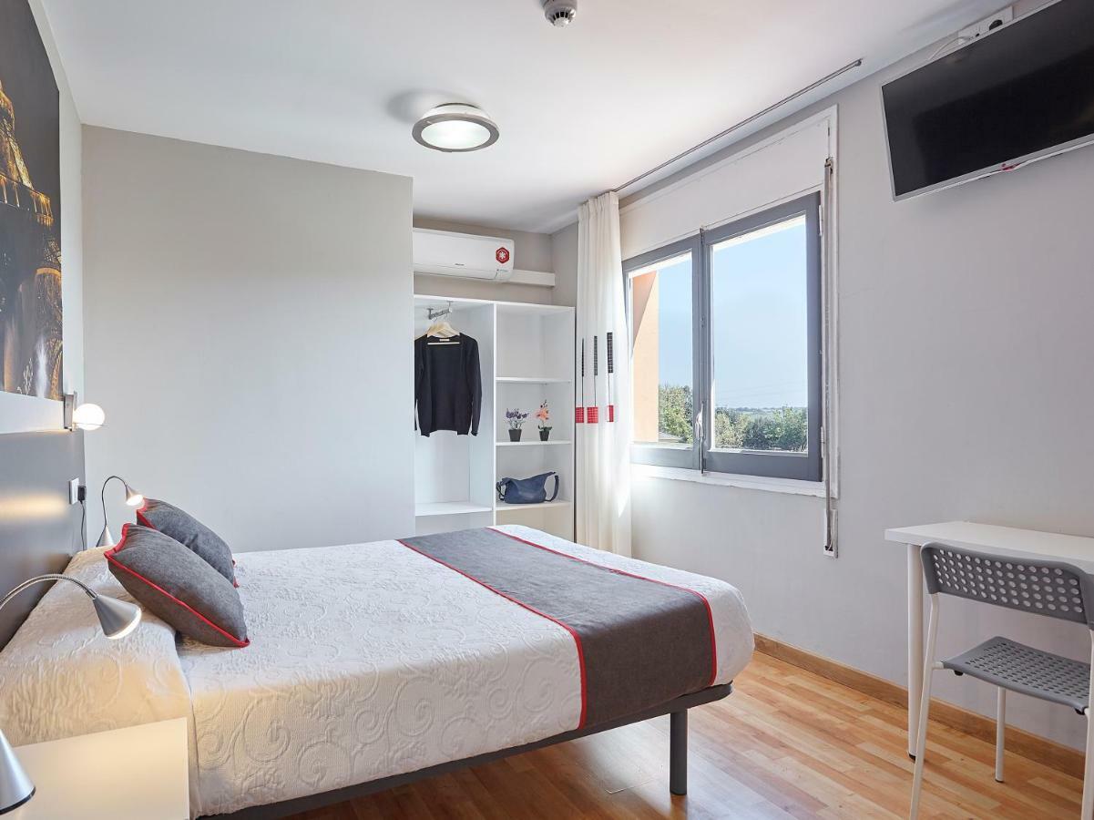 Hostal Mas Ferrer Cornellá de Terri Екстериор снимка