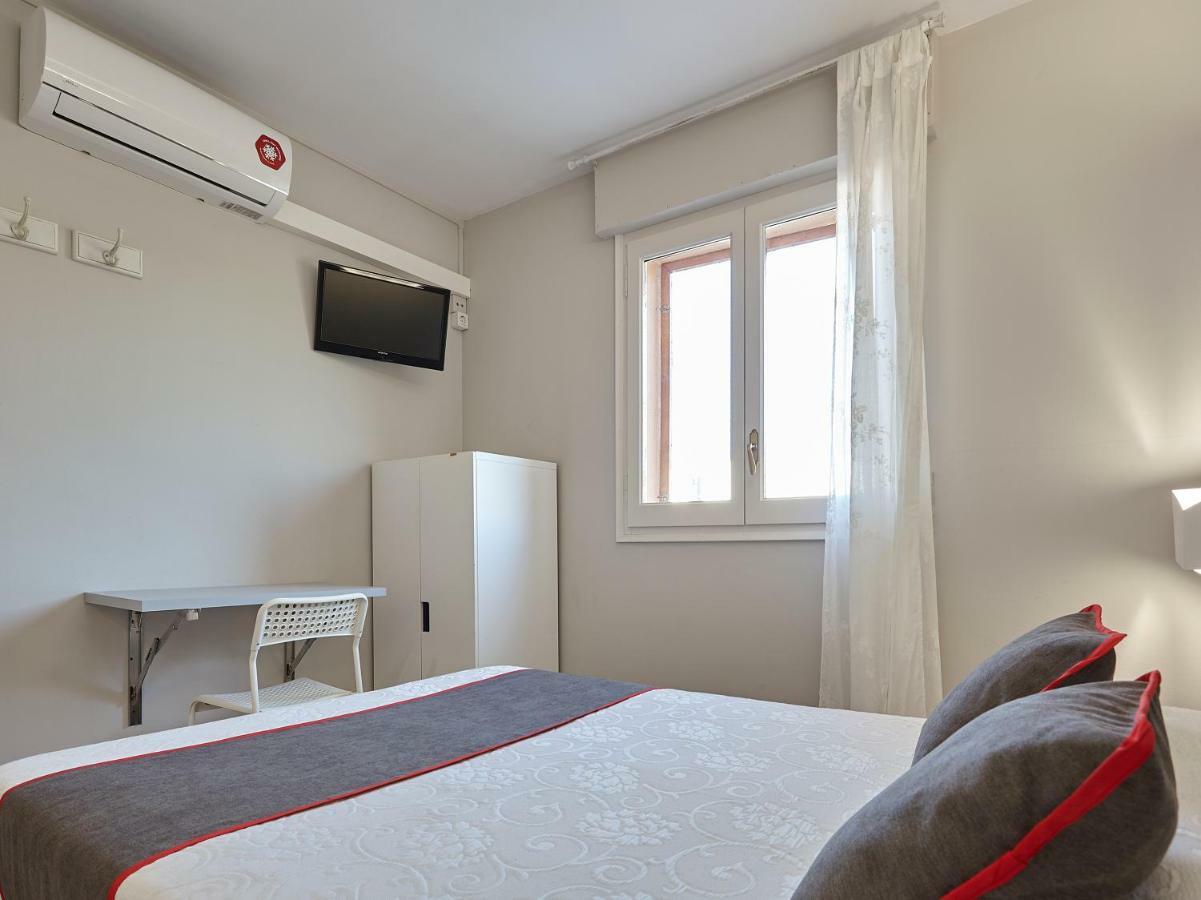 Hostal Mas Ferrer Cornellá de Terri Екстериор снимка