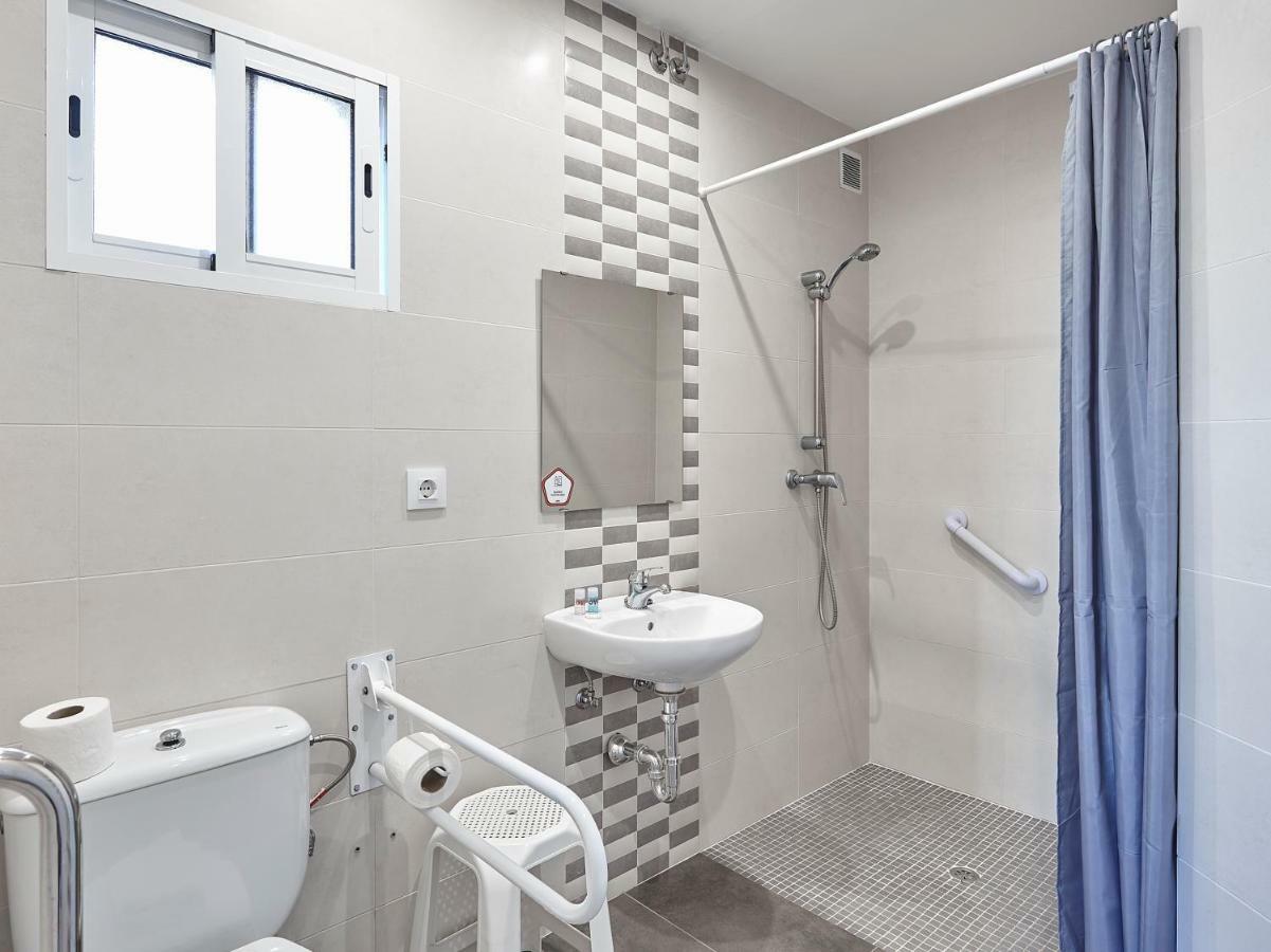 Hostal Mas Ferrer Cornellá de Terri Екстериор снимка
